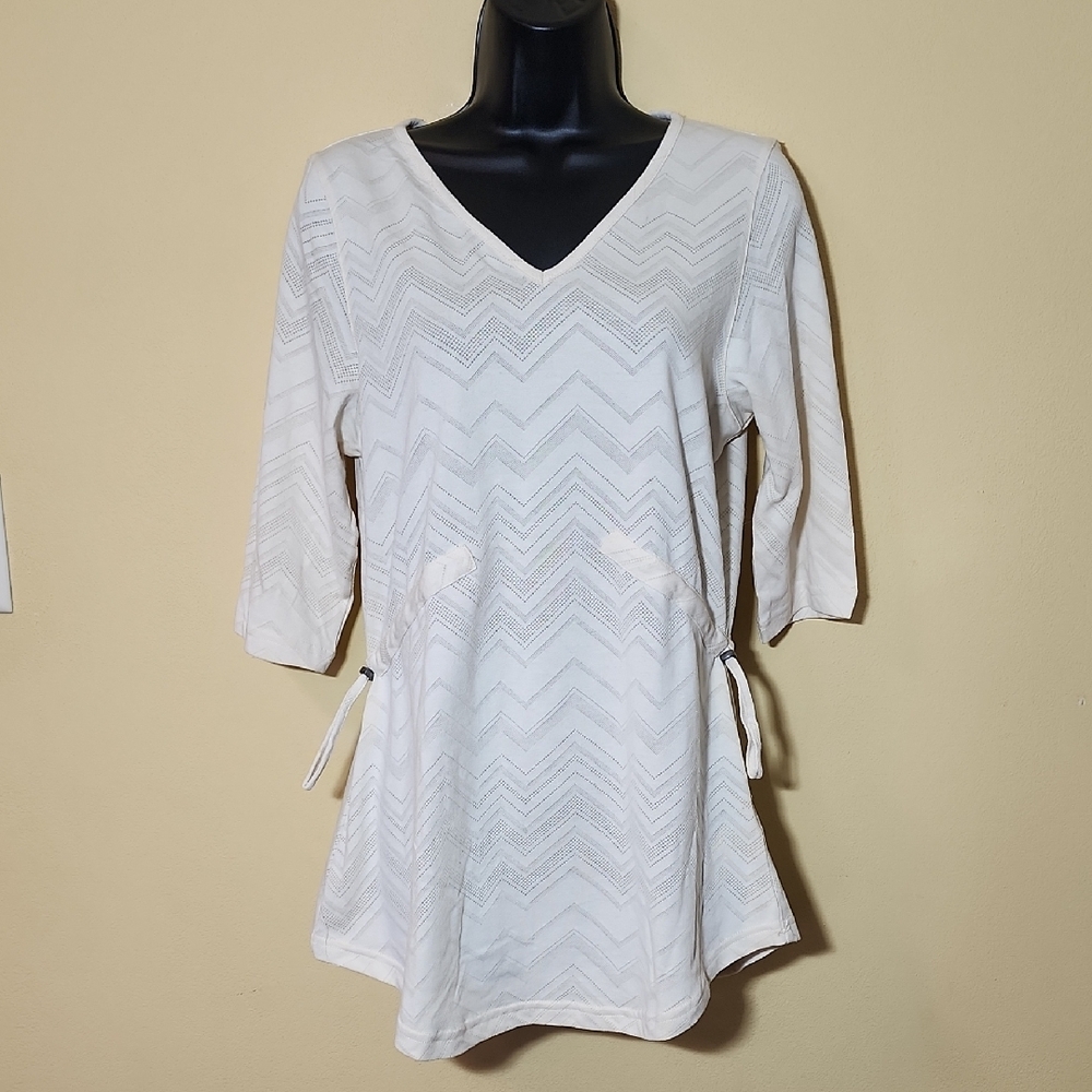 Merrell Cream Colored V-Neck Chevron Top